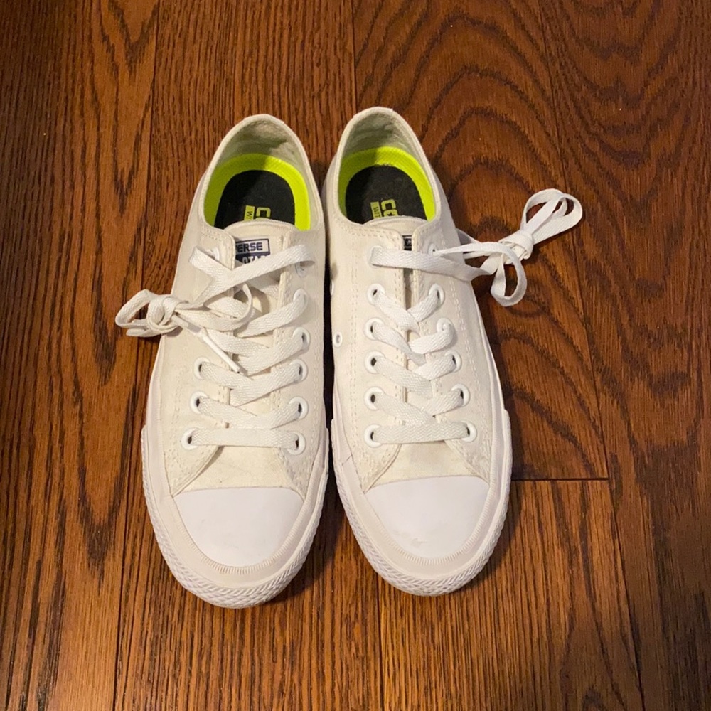 White Converse Chuck Taylor II size 6.5
